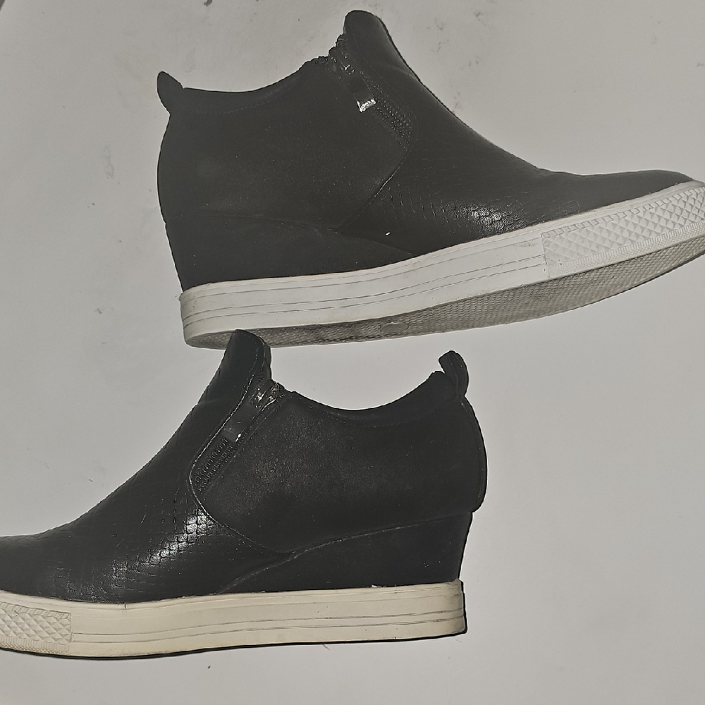 ⚜️Black Textured Ankle Boots with White Sole - Picture 3 of 6